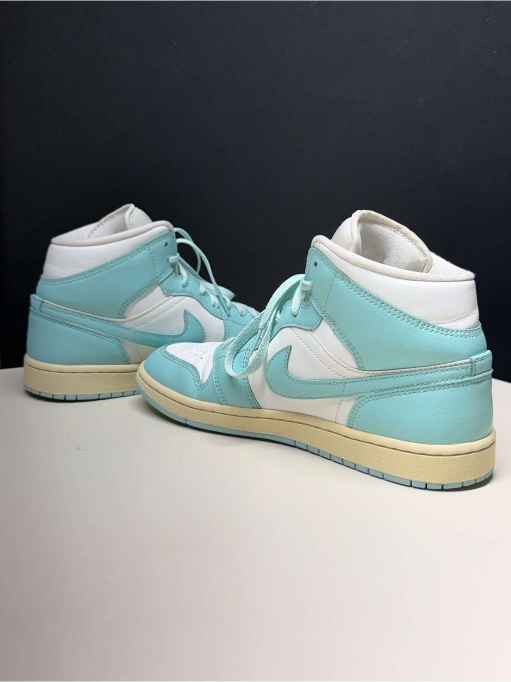 Jordan Air 1 Mid Light Unisex W 11 . M 9.5